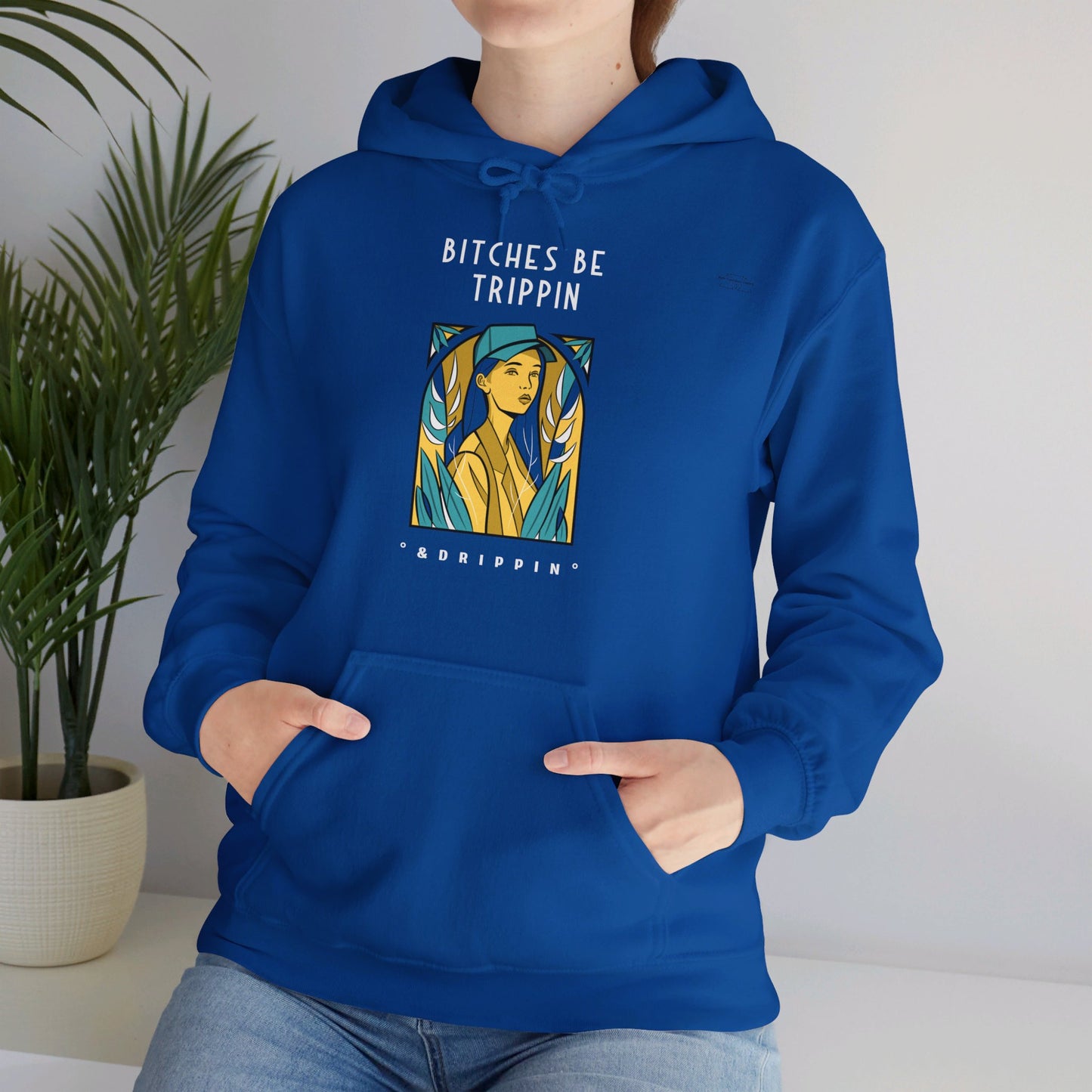 English 'Bitches be trippin & drippin', Woman Blue Cap - Unisex Heavy Blend Hoodie - Rude Translation Clothing