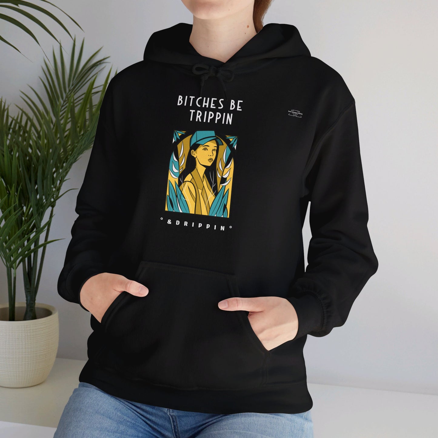 English 'Bitches be trippin & drippin', Woman Blue Cap - Unisex Heavy Blend Hoodie - Rude Translation Clothing